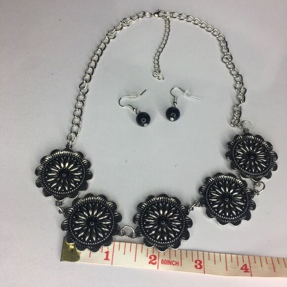 Floral Necklace & Earrings - Picture 5 of 6